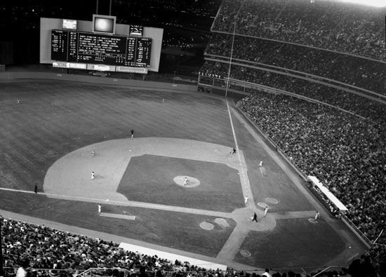 Image of The Mets play the San Francisco Giants in 1964, the inaugural year at Shea Stadium.  Neg. 32109